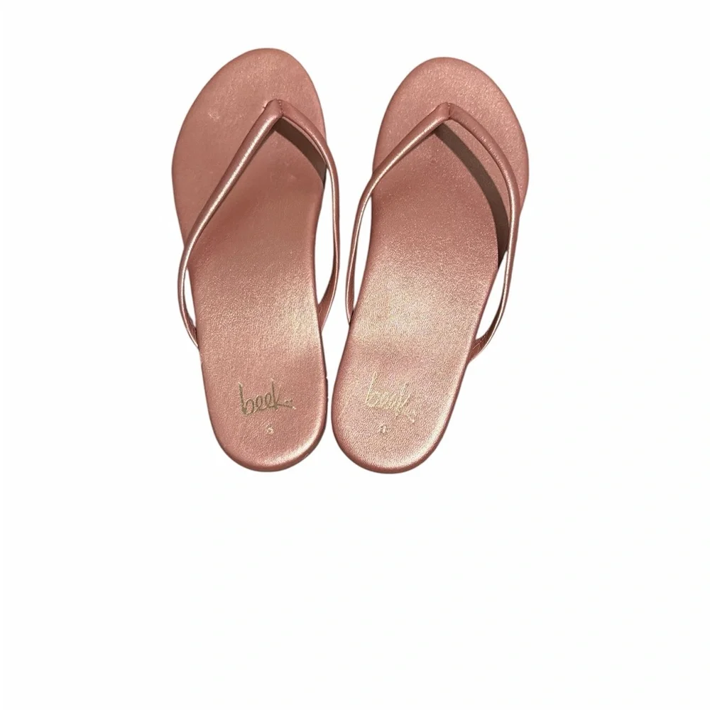 Beek Women's Metallic Pink Sandals - Picture 1 of 2